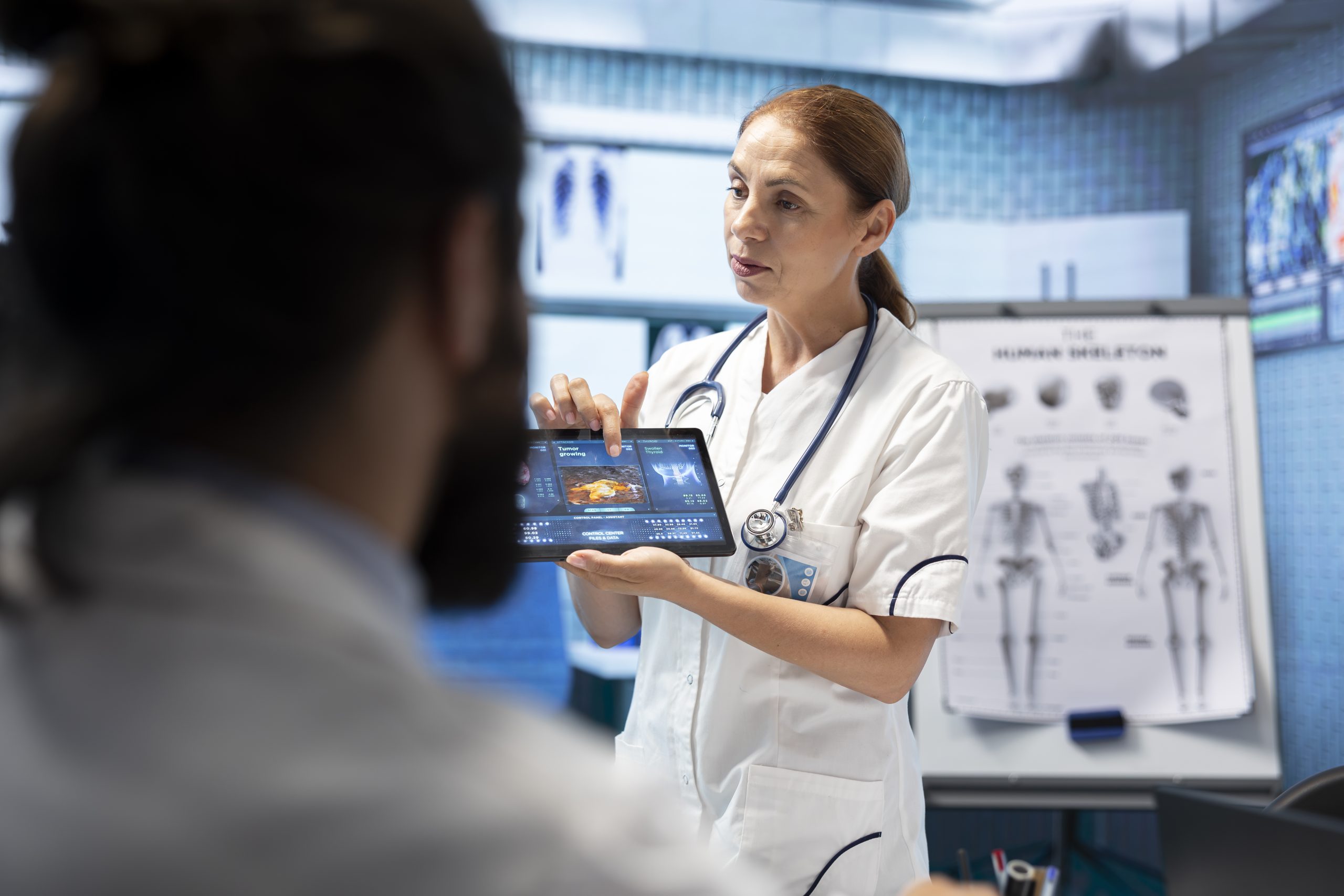 Lợi ích và thách thức của AI trong y tế