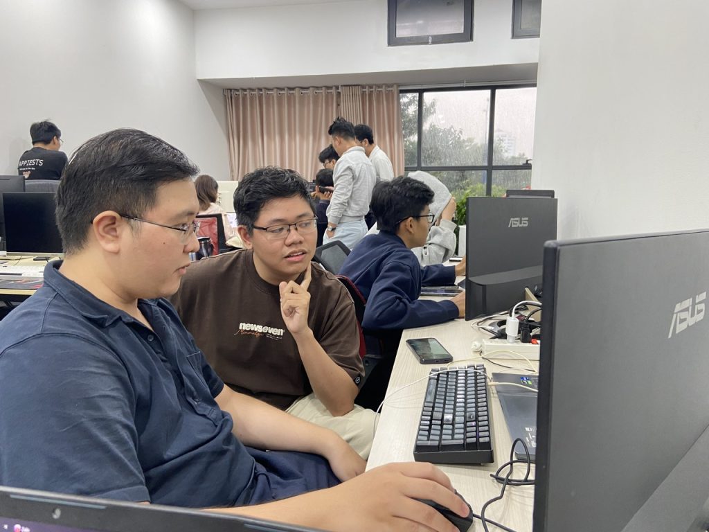 trò chuyện giữa các phòng ban