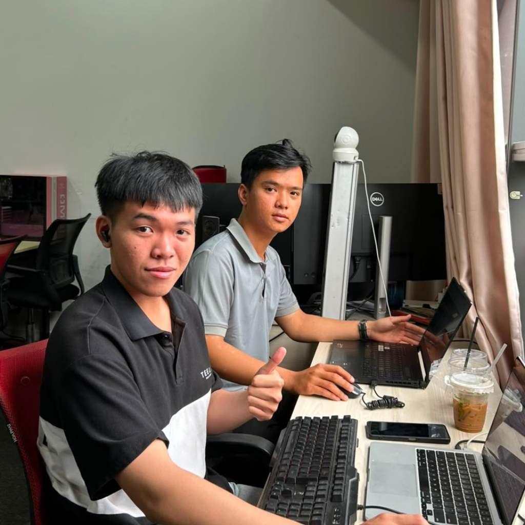 Võ Văn Tú Tài (bên trái) và Hứa Minh Khương (bên phải)